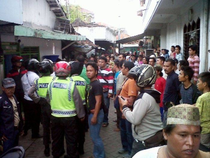 Tak Terima Tetangganya Ditangkap, Warga Kepung Polisi Tak Terima Tetangganya Ditangkap, Warga Kepung Polisi