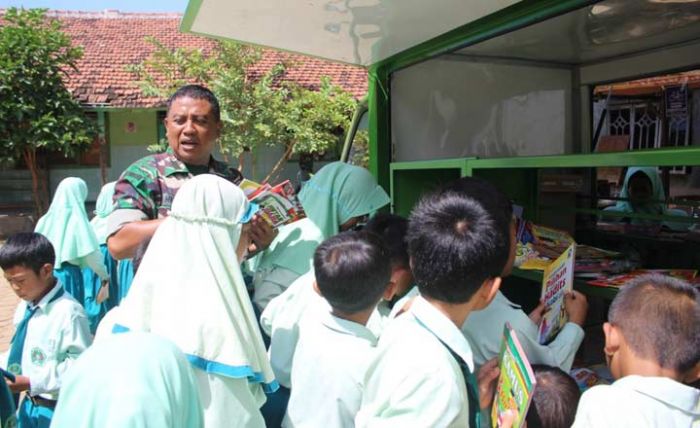 Pasca Banjir, Kodim 0802/Ponorogo Lakukan Terapi Trauma Healing Kepada Anak-anak Pasca Banjir, Kodim 0802/Ponorogo Lakukan Terapi Trauma Healing Kepada Anak-anak