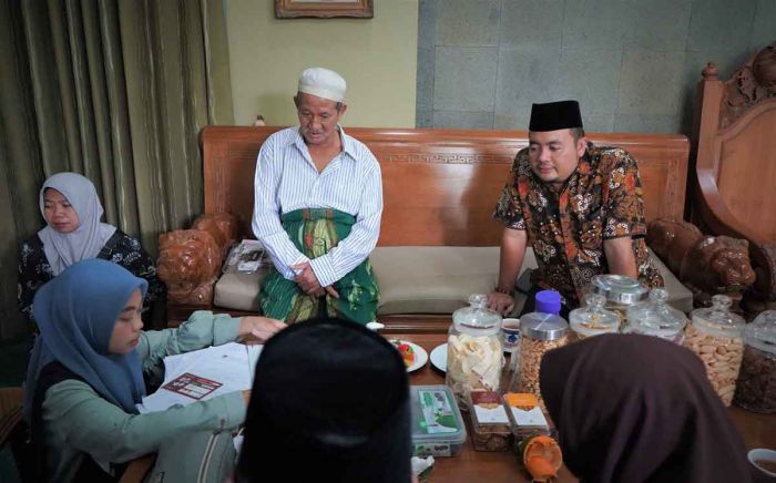 KPU Jatim Supervisi Coklit Bupati Sidoarjo di Komplek Pondok Pesantren Bumi Sholawat KPU Jatim Supervisi Coklit Bupati Sidoarjo di Komplek Pondok Pesantren Bumi Sholawat