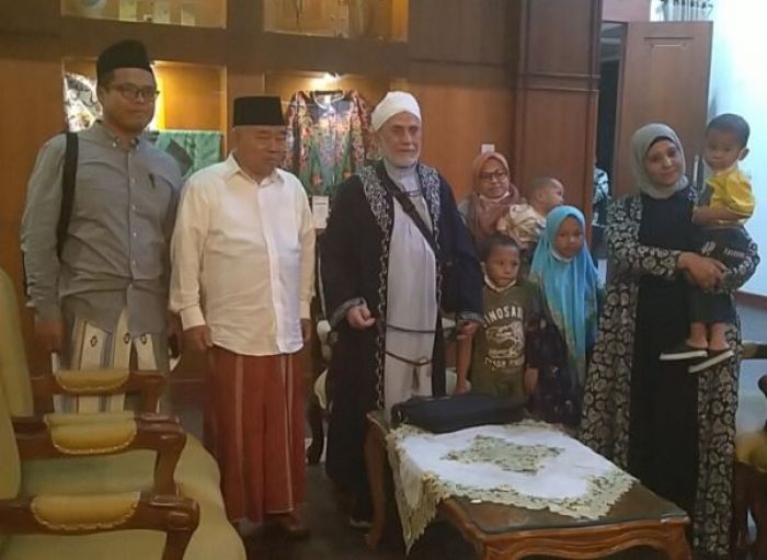 Diantar Kiai Asep dan Keluarga, Para Syaikh Al Azhar Pulang ke Mesir Lewat Ruang Singgah Presiden Diantar Kiai Asep dan Keluarga, Para Syaikh Al Azhar Pulang ke Mesir Lewat Ruang Singgah Presiden