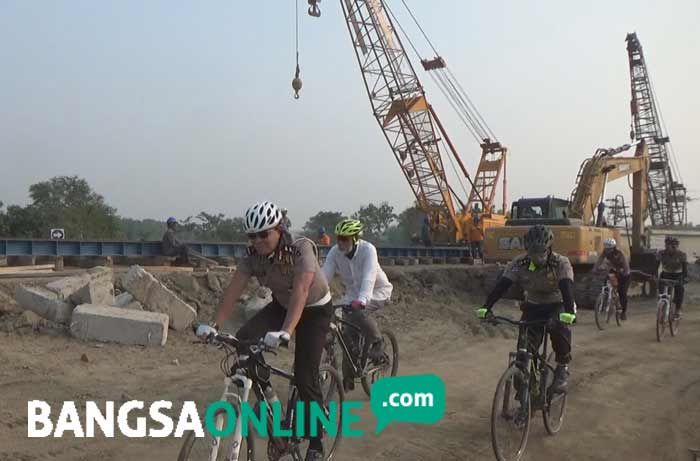 Pembangunan Jembatan Sungai Avur Besuk Jombang Ditargetkan Selesai H-7 Lebaran Pembangunan Jembatan Sungai Avur Besuk Jombang Ditargetkan Selesai H-7 Lebaran