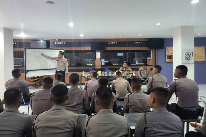 Kasatlantas Polres Ngawi Berikan Arahan Kepada 19 Bintara Tentang Kelalulintasan Kasatlantas Polres Ngawi Berikan Arahan Kepada 19 Bintara Tentang Kelalulintasan