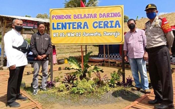 Bantu Siswa Belajar Daring, Pemuda Junrejo Dirikan Pondok Belajar Lentera Ceria Bantu Siswa Belajar Daring, Pemuda Junrejo Dirikan Pondok Belajar Lentera Ceria