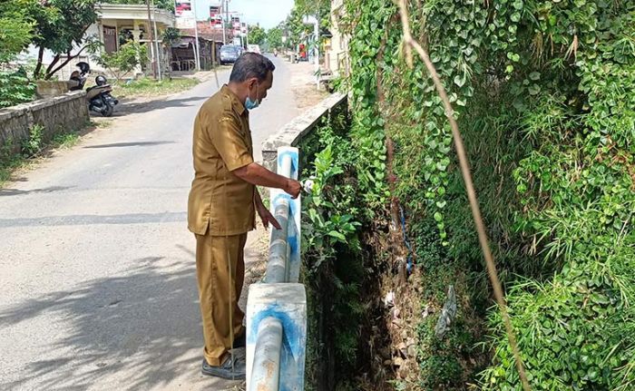 Jembatan Desa Kedawung Terancam Ambrol, Pemdes Minta Pemkab Kediri Segera Bangun Plengsengan Jembatan Desa Kedawung Terancam Ambrol, Pemdes Minta Pemkab Kediri Segera Bangun Plengsengan