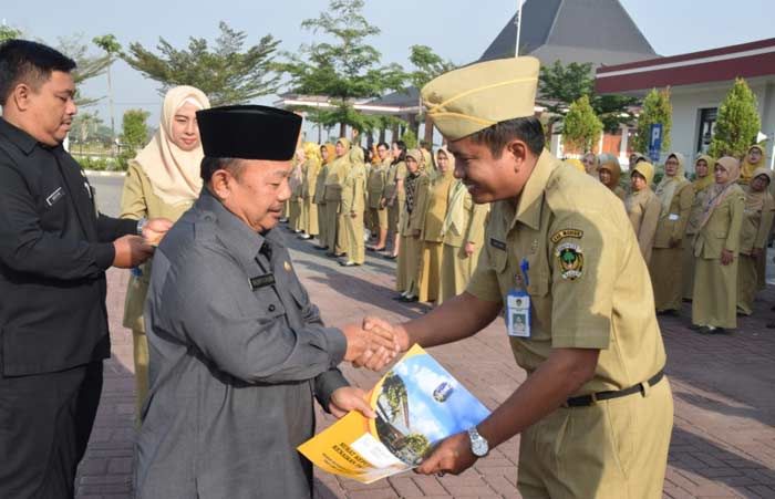 296 ASN Pemkab Madiun Terima SK Kenaikan Pangkat 296 ASN Pemkab Madiun Terima SK Kenaikan Pangkat