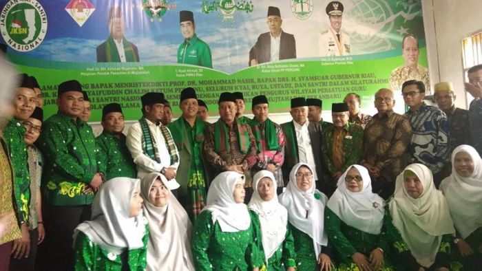 Disaksikan Menristekdikti, Kiai Asep Lantik Pergunu dan Deklarasi JKSN Riau