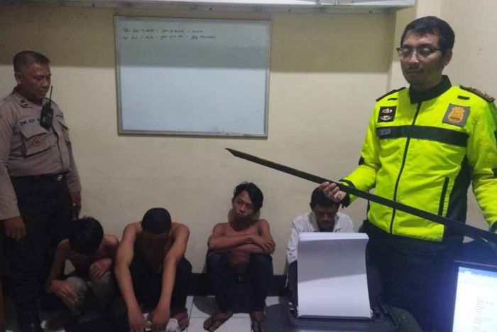 Antisipasi Kriminalitas Jalanan, Polrestabes Surabaya Gelar Patroli Berskala Besar Antisipasi Kriminalitas Jalanan, Polrestabes Surabaya Gelar Patroli Berskala Besar