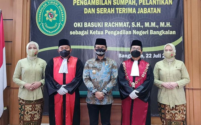 Oki Basuki Rachmat Ketua Pengadilan Negeri Bangkalan yang Baru, Maskur Hidayat Pindah ke Pamekasan Oki Basuki Rachmat Ketua Pengadilan Negeri Bangkalan yang Baru, Maskur Hidayat Pindah ke Pamekasan
