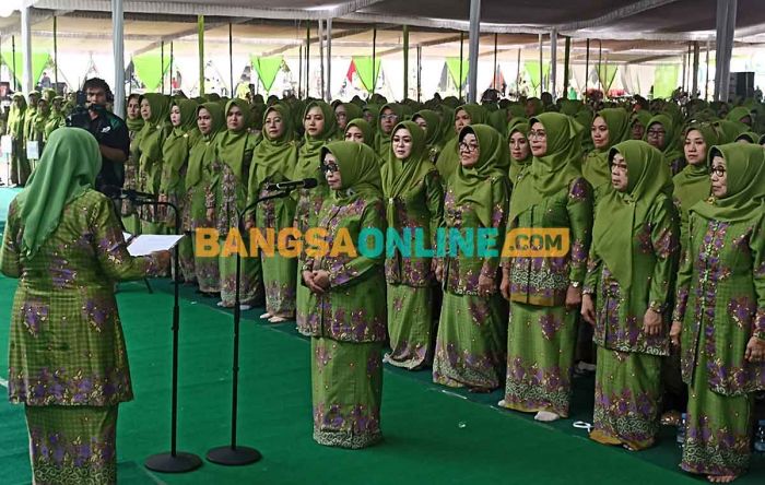 Ribuan Ibu-Ibu di Jombang Ikuti Tahlil Akbar dan Pelantikan Pengurus PC Muslimat NU Ribuan Ibu-Ibu di Jombang Ikuti Tahlil Akbar dan Pelantikan Pengurus PC Muslimat NU