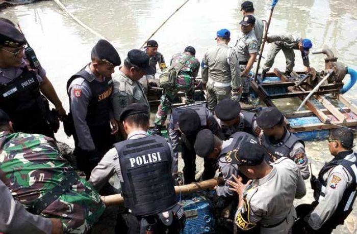 Gerebek Lokasi Galian C Ilegal di Gudo, Polres Jombang Sita Alat Berat Gerebek Lokasi Galian C Ilegal di Gudo, Polres Jombang Sita Alat Berat