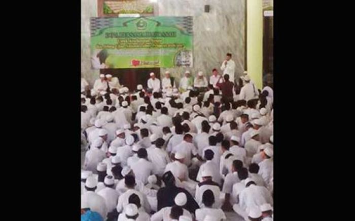 Jelang UN, Ribuan Siswa-siswi Madrasah se-Kabupaten Pasuruan Doa Bersama di Masjid Jami’ Jelang UN, Ribuan Siswa-siswi Madrasah se-Kabupaten Pasuruan Doa Bersama di Masjid Jami’