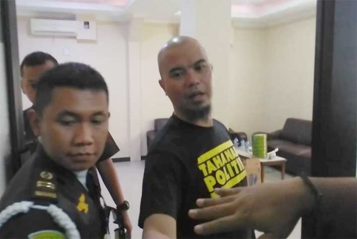 Selama di Rutan Medaeng, Tak Ada Perlakuan Istimewa untuk Ahmad Dhani Selama di Rutan Medaeng, Tak Ada Perlakuan Istimewa untuk Ahmad Dhani