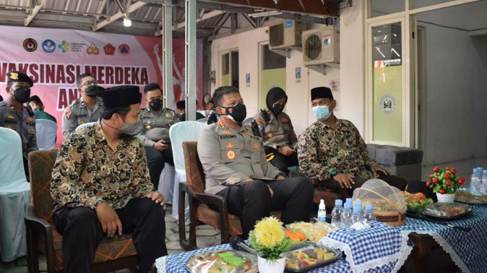 ​Kapolresta Sidoarjo Ikuti Zoom Meeting dan Tinjau Vaksinasi Covid-19 di Yayasan Ibad Al Rahman