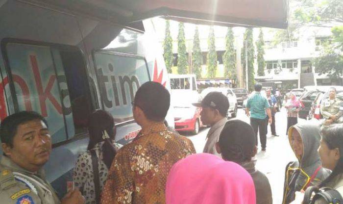 Tukar Uang Pecahan Baru, Rela Ngantre Berjam-jam Tukar Uang Pecahan Baru, Rela Ngantre Berjam-jam