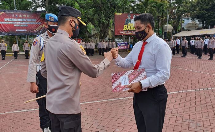 Bantu Biaya Sekolah Para Murid TK, Anggota Polsek Donomulyo Dapat Penghargaan dari Kapolres Malang