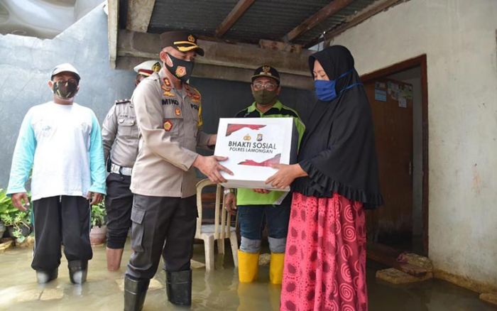 Polres Lamongan Salurkan Bantuan dan Gelar Pengobatan Gratis di Lokasi Banjir