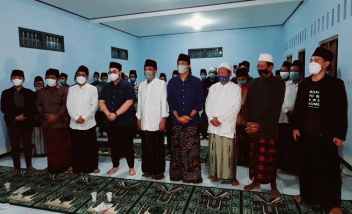 Gawagis dan Alumni Ponpes Al-Falah Ploso Deklarasi Dukung Dhito-Dewi Gawagis dan Alumni Ponpes Al-Falah Ploso Deklarasi Dukung Dhito-Dewi