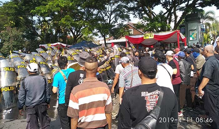 Polres Malang Kota Bersama Brimob Polda Jatim Gelar Simulasi Pam Pemilu 2019