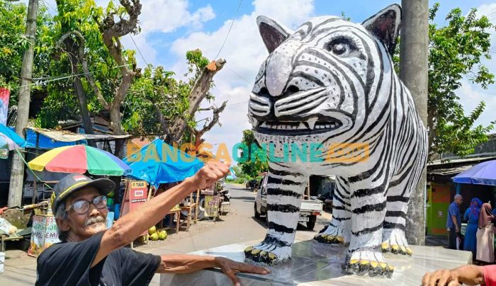 Patung Macan Putih Karya Mbah Suwari di Kediri Resmi Dapat Sertifikat HKI