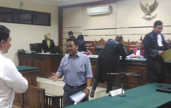 Sidang Perdana Wakil Wali Kota Probolinggo, Suhadak Langsung Tanggapi Dakwaan JPU Sidang Perdana Wakil Wali Kota Probolinggo, Suhadak Langsung Tanggapi Dakwaan JPU