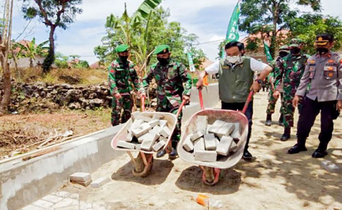 TMMD Kodim 0826/Pamekasan: Semangat Gotong Royong Tingkatkan Kesejahteraan Masyarakat TMMD Kodim 0826/Pamekasan: Semangat Gotong Royong Tingkatkan Kesejahteraan Masyarakat