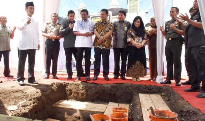 Wali Kota Kediri Hadiri Peletakan Batu Pertama Pembangunan Masjid di PN Kota Kediri Wali Kota Kediri Hadiri Peletakan Batu Pertama Pembangunan Masjid di PN Kota Kediri