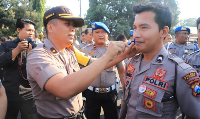 Kapolres Kediri Larang Anggota Berkumis dan Bercambang, Ketahuan Langsung Dicukur