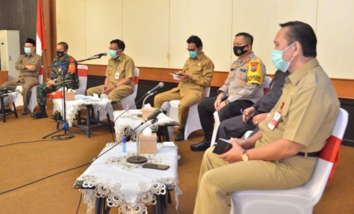 Bupati Sambari Instruksikan ASN dan Kades Jaga Netralitas di Pilbup 9 Desember Bupati Sambari Instruksikan ASN dan Kades Jaga Netralitas di Pilbup 9 Desember