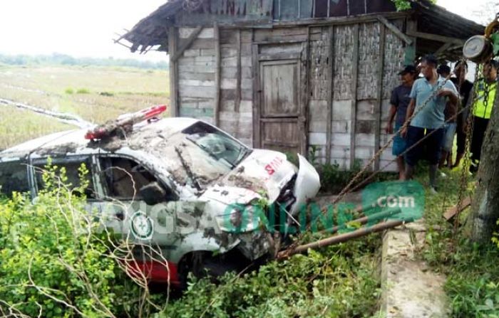 Sopir Ngantuk, Mobil Ambulans RSUD Bojonegoro Nyungsep di Sawah Desa Cengungklung Sopir Ngantuk, Mobil Ambulans RSUD Bojonegoro Nyungsep di Sawah Desa Cengungklung