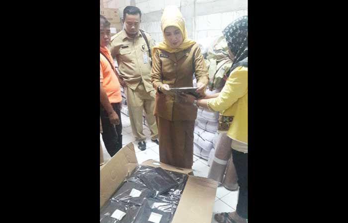 Setelah Menunggu 11 Bulan, Seragam Gratis untuk Siswa-siswi di Gresik Segera Didistribusikan Setelah Menunggu 11 Bulan, Seragam Gratis untuk Siswa-siswi di Gresik Segera Didistribusikan