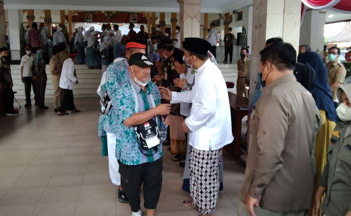 Berangkatkan 115 Calon Jemaah Haji, Bupati Ngawi: Patuhi Aturan Pemerintah Arab Saudi