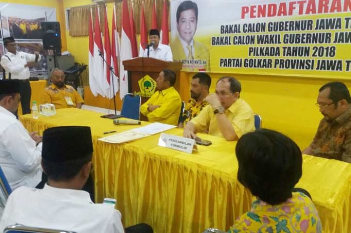 Didukung MKGR, Cak Nur Daftar Kandidat Cagub di Partai Golkar Didukung MKGR, Cak Nur Daftar Kandidat Cagub di Partai Golkar