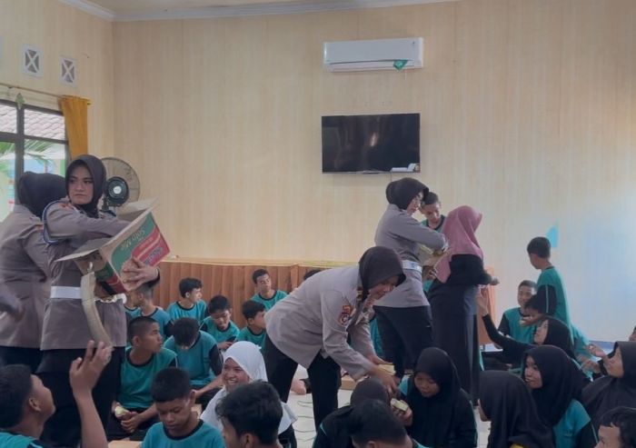 Polwan Polres Pasuruan Berbagi Kebahagiaan dengan Anak Berkebutuhan Khusus