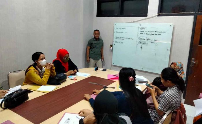 Ngaku Jadi Korban Arisan Bodong, Emak-Emak Datangi Polres Probolinggo Kota Ngaku Jadi Korban Arisan Bodong, Emak-Emak Datangi Polres Probolinggo Kota