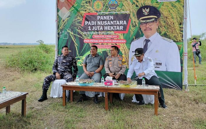 Petani di Perreng Bangkalan Keluhkan Saluran Irigasi dan Sulitnya Air Saat Musim Tanam Petani di Perreng Bangkalan Keluhkan Saluran Irigasi dan Sulitnya Air Saat Musim Tanam