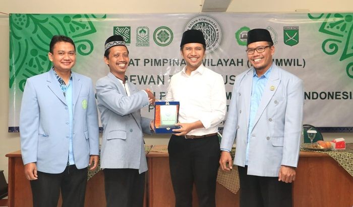 Emil Dardak Harapkan BKPRMI Wujudkan Masjid sebagai Sentral Aktivitas Pemuda Emil Dardak Harapkan BKPRMI Wujudkan Masjid sebagai Sentral Aktivitas Pemuda