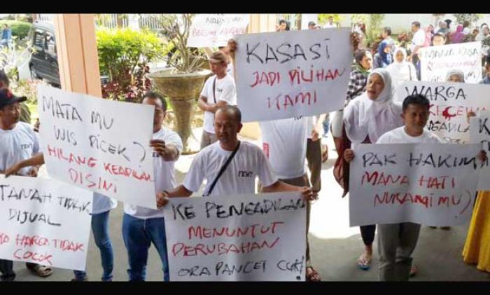 Tuntut Ganti Rugi Lahan Terdampak Jalan Tol Pandaan - Malang, Warga Madyopuro Geruduk PN