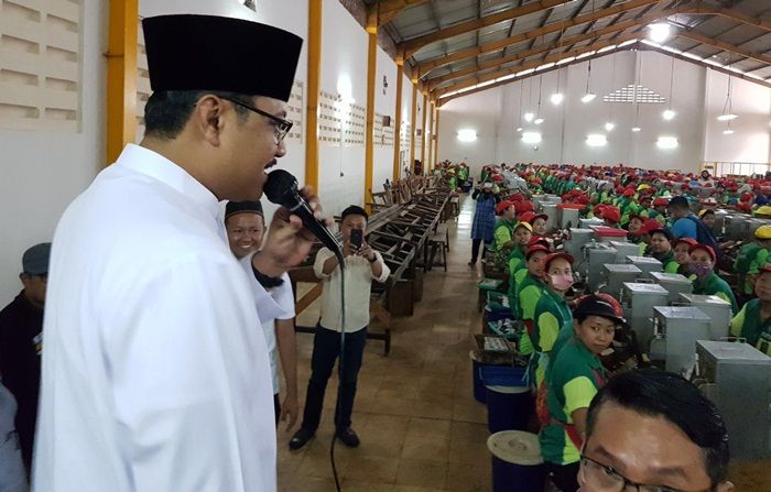 Doa Ribuan Buruh Rokok Malang Hiasi H1 Kampanye Gus Ipul