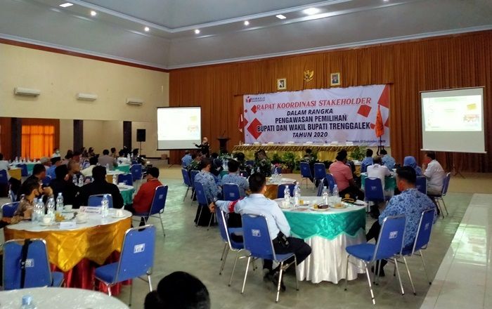 Cegah Munculnya Klaster Pilkada, Warga Trenggalek Diminta Patuhi Prokes Covid-19 di TPS Cegah Munculnya Klaster Pilkada, Warga Trenggalek Diminta Patuhi Prokes Covid-19 di TPS