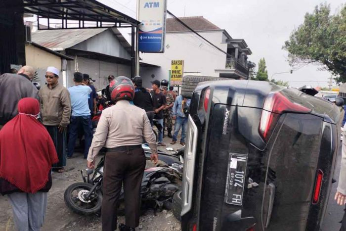 Diduga Kurang Konsentrasi, Mitsubishi Xpander di Malang Tabrak Dua Pemotor Diduga Kurang Konsentrasi, Mitsubishi Xpander di Malang Tabrak Dua Pemotor
