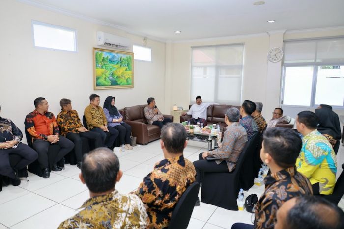 Arahan di Kantah Kota Balikpapan, Menteri Nusron Minta Inventarisasi Tanah Terindikasi Terlantar Arahan di Kantah Kota Balikpapan, Menteri Nusron Minta Inventarisasi Tanah Terindikasi Terlantar