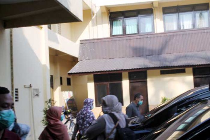 18 Jam Diperiksa, Kepala DLH Nganjuk Diamankan KPK 18 Jam Diperiksa, Kepala DLH Nganjuk Diamankan KPK