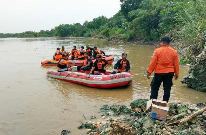 Cari Kayu di Sungai Bengawan Solo, Warga Panjunan Hilang Terbawa Arus