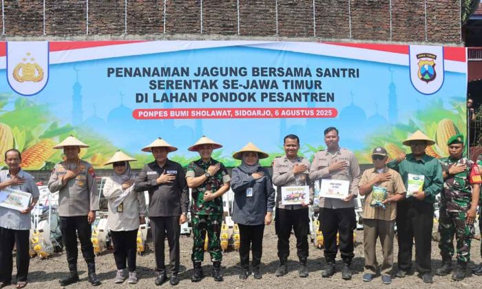 Forkopimda Sidoarjo Tanam Jagung Serentak di Ponpes Bumi Sholawat Forkopimda Sidoarjo Tanam Jagung Serentak di Ponpes Bumi Sholawat