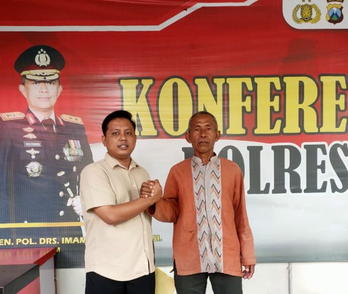 Petani asal Desa Mander Laporkan Kios Pupuk Subsidi ke Polres Tuban Atas Dugaan Kecurangan Petani asal Desa Mander Laporkan Kios Pupuk Subsidi ke Polres Tuban Atas Dugaan Kecurangan
