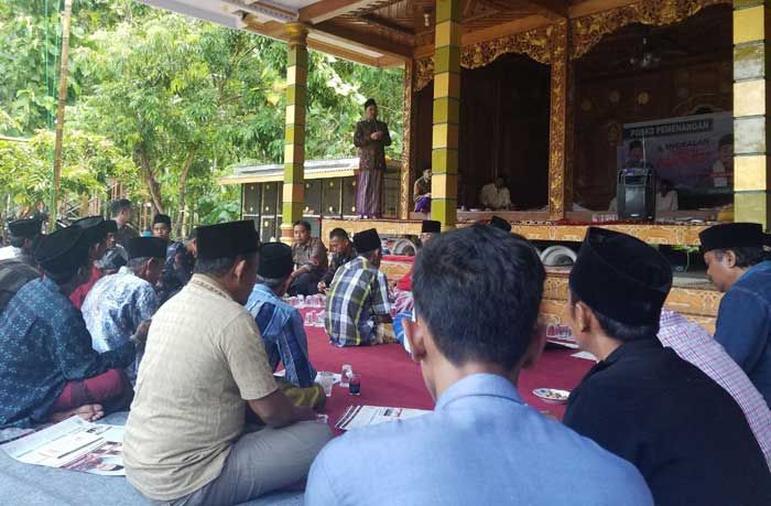 Menyisir Tanah Merah Laok dan Utara, Farid Bahas Darurat Kemiskinan dan Pengangguran Menyisir Tanah Merah Laok dan Utara, Farid Bahas Darurat Kemiskinan dan Pengangguran
