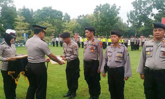 Aktif Door to Door, 4 Polsek di Bangkalan Terima Penghargaan dari Kapolres Aktif Door to Door, 4 Polsek di Bangkalan Terima Penghargaan dari Kapolres
