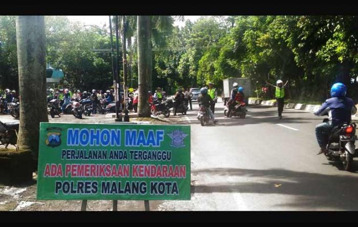 Razia Gabungan Polres Malang dan UPT Dispenda Jatim, 100 Pelanggar Ditilang Razia Gabungan Polres Malang dan UPT Dispenda Jatim, 100 Pelanggar Ditilang