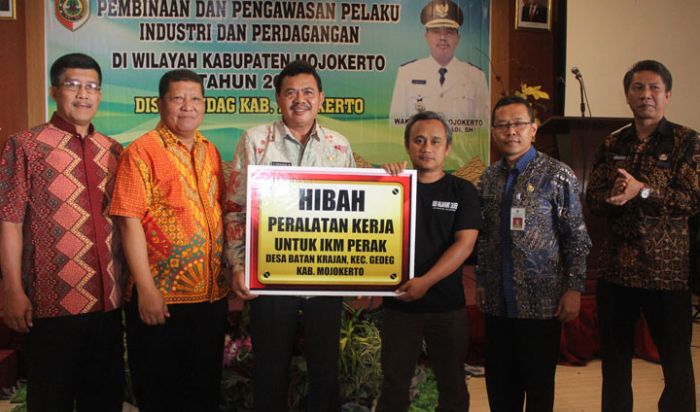 PDRB Sektor Industri Sumbang 53,4% Pembangunan Daerah, Pemkab Gelar Pembinaan Pelaku Usaha PDRB Sektor Industri Sumbang 53,4% Pembangunan Daerah, Pemkab Gelar Pembinaan Pelaku Usaha
