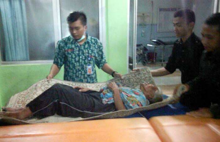 Nenek Renta di Nganjuk Terlantar di Rumah Kosong dengan Kaki Kanan Patah, Diduga Dibuang Keluarga Nenek Renta di Nganjuk Terlantar di Rumah Kosong dengan Kaki Kanan Patah, Diduga Dibuang Keluarga